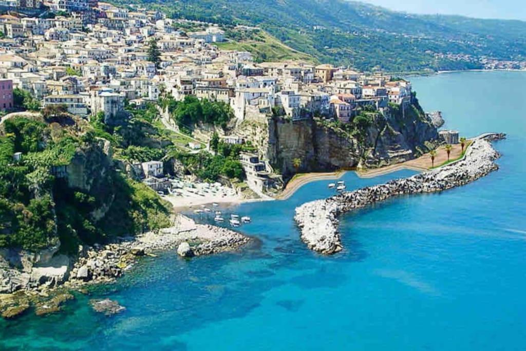 La Scaletta Sul Mare Di Pizzo Wifi E Disney+ ภายนอก รูปภาพ
